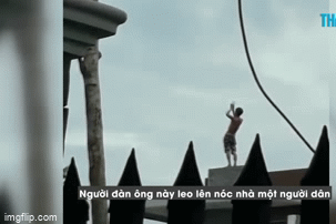 Vụ người đàn ông xăm trổ, nghi ngáo đá đứng trên nóc nhà la hét: Chủ nhà lên tiếng