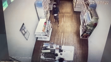 Vụ clip thanh niên cầm dao cướp tài sản tại cửa hàng sữa ở TP.HCM: Nghi phạm sa lưới