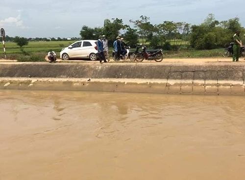 Vụ thi thể người phụ nữ dưới sông Đào: Chiếc ô tô dừng đỗ bất thường ở hiện trường