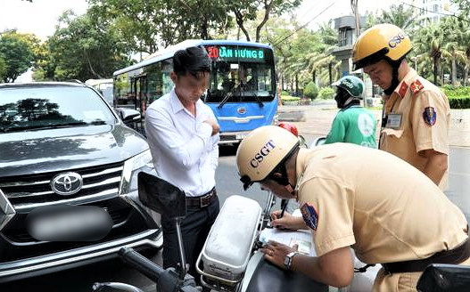 Bị tước bằng lái xe, có được điều khiển phương tiện khác không?