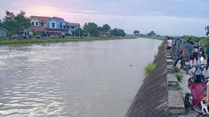 Rủ nhau tắm sông, nam thanh niên 20 tuổi và cháu nhỏ cùng xóm mất tích