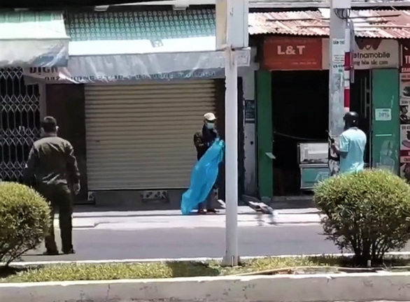 Công an nổ súng trấn áp người nghiện ma túy dương tính SARS-CoV-2 trốn cách ly