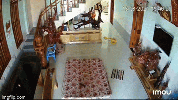 Vụ 2 đối tượng lao vào phòng ngủ chém người: Nạn nhân tiết lộ gì?