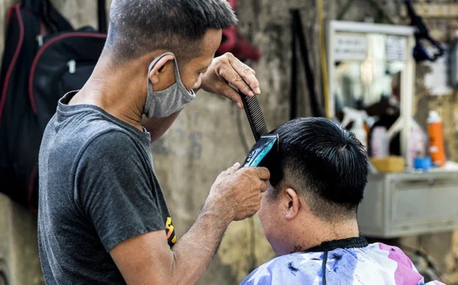 Đi lấy ráy tai trong lúc giãn cách, thượng úy công an bị đình chỉ công tác