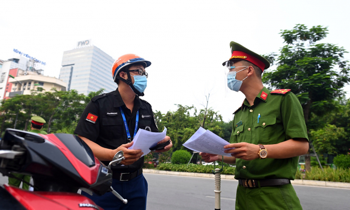 Hà Nội đề nghị bộ Y tế hướng dẫn việc đi lại với với người tiêm đủ 2 mũi vắc xin ngừa COVID-19