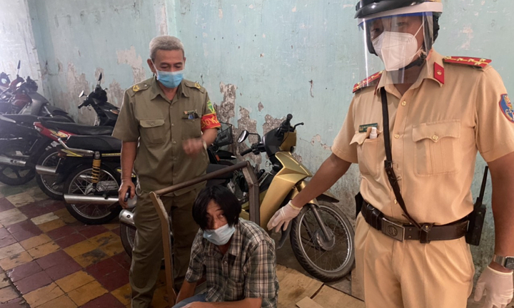 Màn truy đuổi kẻ cướp giật của CSGT như phim hành động giữa trung tâm TP.HCM