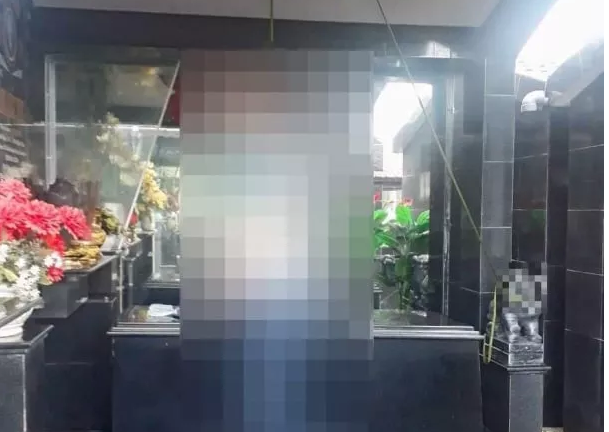 Phát hiện người đàn ông tử vong trong tư thế treo cổ tại mộ ông nội
