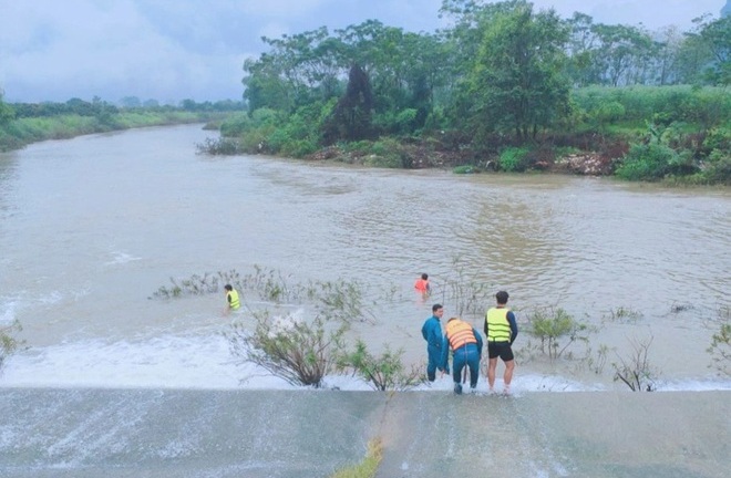 Vụ thiếu nữ 14 tuổi ngã xuống suối, đuối nước thương tâm: Thi thể trôi xa 2 km