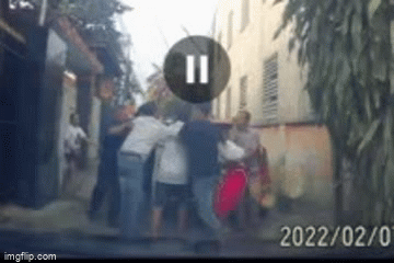 Xác minh clip người xưng công an xô xát với phụ nữ vì chỗ đỗ xe