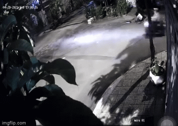 Vụ người phụ nữ 59 tuổi bị giật túi xách, ngã đập mặt xuống đường: Kinh hãi hình ảnh camera