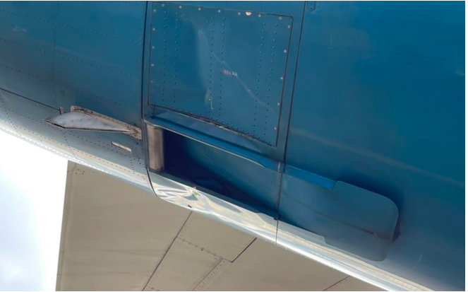 Máy bay bị móp vỏ vẫn cất cánh từ TP.HCM đi Phú Quốc