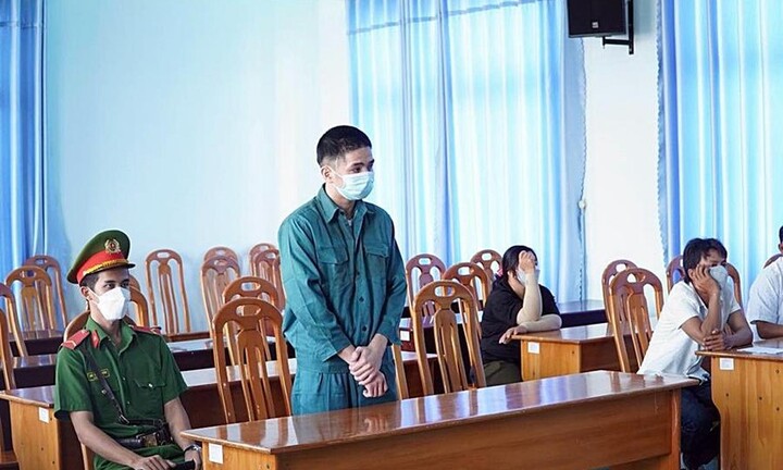 1 tháng hiếp dâm 2 nữ sinh quen qua mạng, nam thanh niên bị phạt 14 năm tù