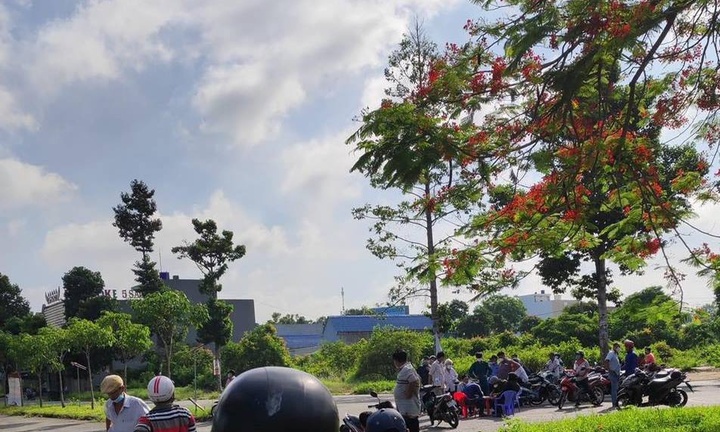 Vụ thi thể thanh niên trong khu dân cư Hoàng Long: Chiếc xe máy đỏ bí ẩn ở hiện trường