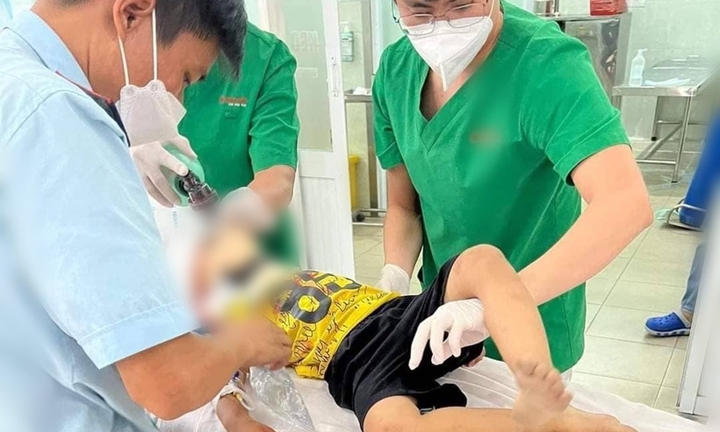 Điều tra vụ bé gái 5 tuổi chết đuối trong bể bơi, bé trai rơi từ tầng 6 chung cư