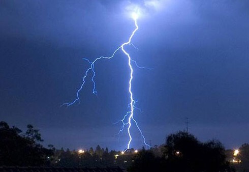 Người đàn ông bị sét đánh tử vong khi đang ngủ trong nhà