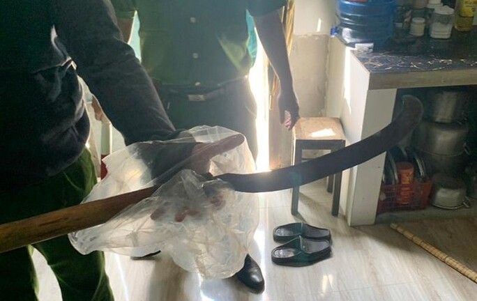 Thông tin mới nhất vụ vợ đang bán vé số bị chồng dùng rựa chém ngã gục