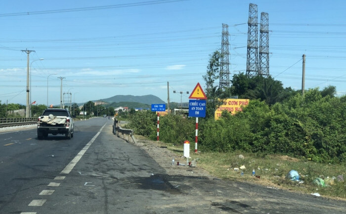 Xe ô tô đối đầu xe khách, 2 chiến sỹ công an tử vong
