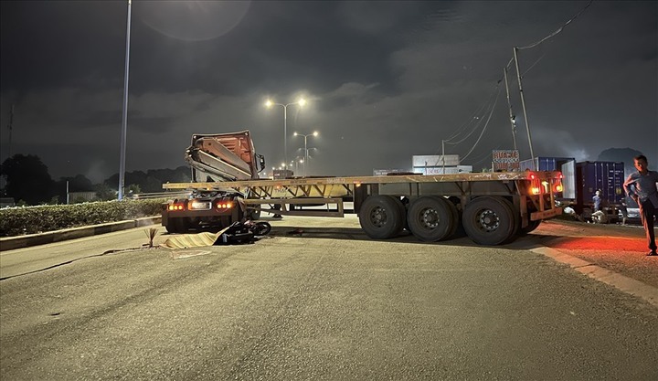 Va chạm với xe container, người đàn ông 30 tuổi tử vong