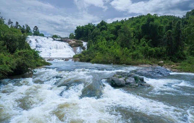 Tìm thấy thi thể cô gái trẻ gặp nạn khi tắm thác Sao Va