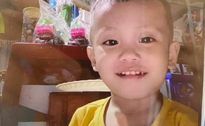 Bé trai 3 tuổi 