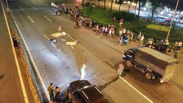 Tai nạn kinh hoàng ở TP.HCM, bé 13 tháng văng xuống đường, 2 phụ nữ tử vong