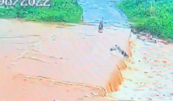 Vụ băng qua ngầm tràn đi học, nam sinh 15 tuổi ở Lào Cai bị lũ cuốn trôi: Camera ghi được gì?