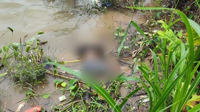 Vụ thi thể nam giới trôi trên sông Hồng: 2 chân bị buộc chặt