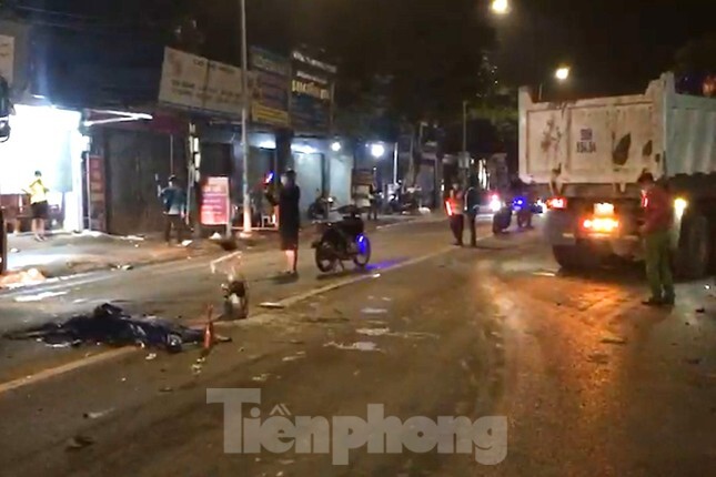 Tai nạn kinh hoàng ở TP.HCM, thanh niên đi xe máy chết thảm sau khi đối đầu xe ben