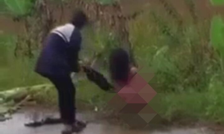 Nữ sinh lớp 11 hành hung, lột đồ bạn giữa đường bị khởi tố