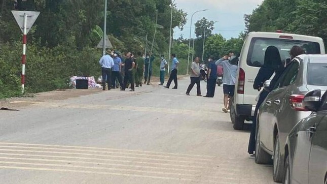 Phát hiện thi thể cuộn bạt, bốc mùi ven đường ở Vĩnh Phúc