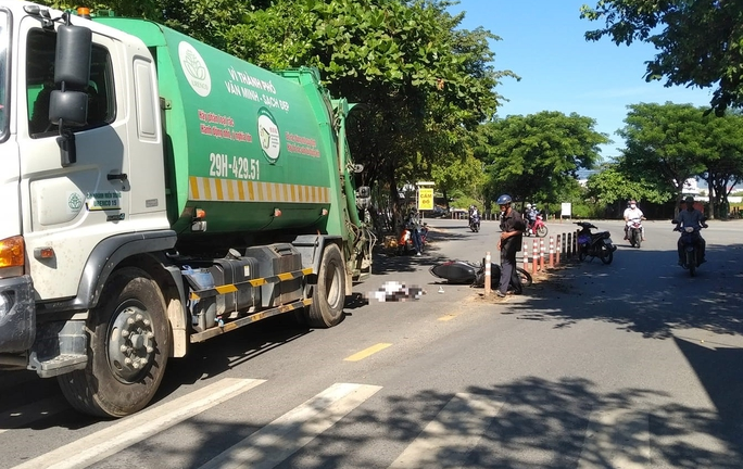 Va chạm với xe chở rác, nữ sinh lớp 12 ở Đà Nẵng tử vong thương tâm