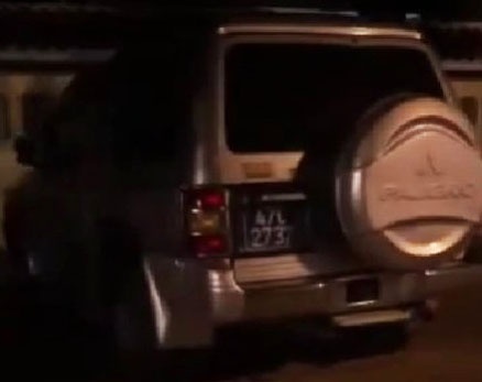 Vụ xe công vụ đậu trước nhà dân ban đêm: Yêu cầu tài xế giải trình