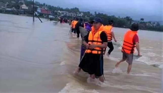 Vụ 2 vợ chồng bị lũ cuốn trôi ở Nghệ An: Để lại 3 con thơ