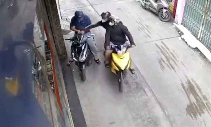 TP.HCM: Tên cướp giật điện thoại, xịt hơi cay vào mặt nạn nhân
