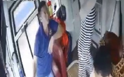 Xôn xao clip nữ hành khách tố bị nhân viên nhà xe 