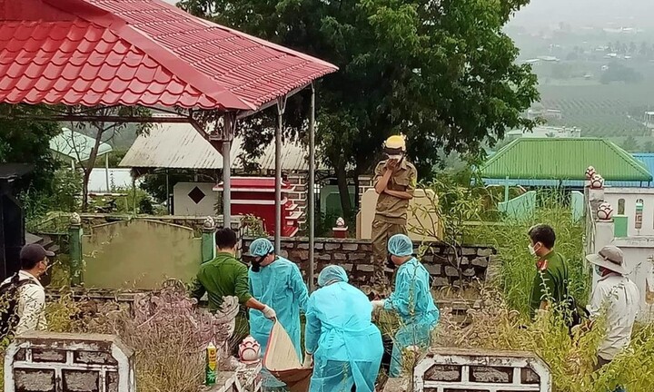 Vụ thi thể cháy đen ở nghĩa trang: Hiện trường có gì?