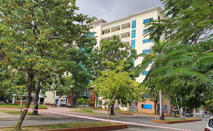 Một nam sinh viên trường Đại học Hàng hải rơi từ tầng 8 xuống đất tử vong