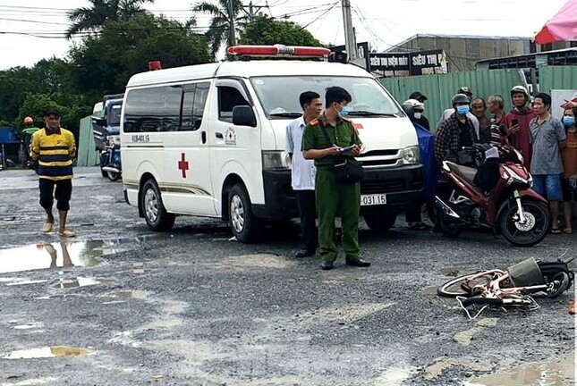 Tai nạn ở Bình Dương, nữ sinh lớp 9 tử vong thương tâm dưới gầm xe tải