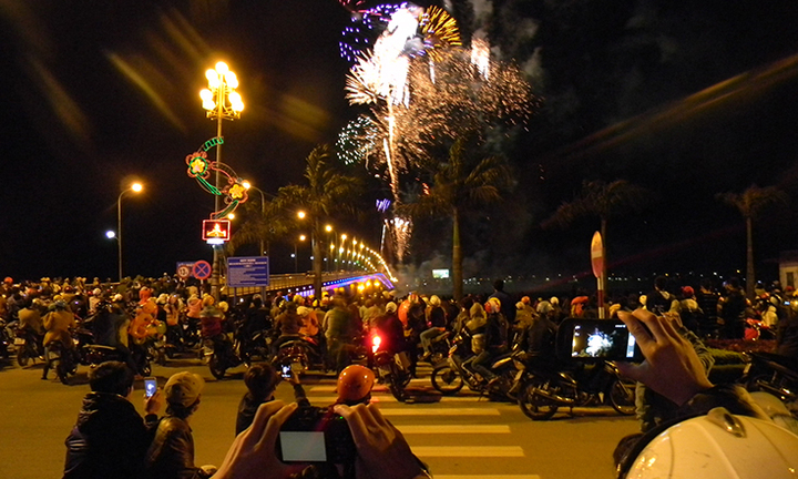 Tư vấn pháp luật: Cá nhân có được phép kinh doanh pháo hoa không?