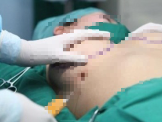 Diễn biến mới nhất vụ bác sĩ nâng ngực chui khiến cô gái trẻ tử vong, đưa thi thể ra trại hòm