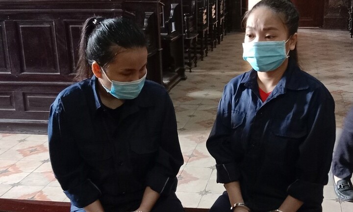 Đi xin học cho cháu, trộm luôn tiền của nữ hiệu trưởng `