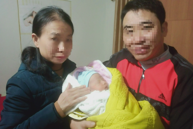 Vụ bé sơ sinh bị bỏ rơi ở Hà Tĩnh: Tờ giấy viết tay có nội dung gì?