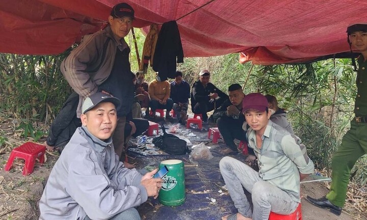 Vụ 40 cảnh sát vây bắt nhóm đánh bạc giữa rừng: Lộ diện chủ sòng bạc