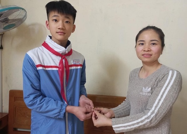 Nhặt được vàng, nam sinh lớp 9 ở Hải Phòng trả lại người đánh rơi