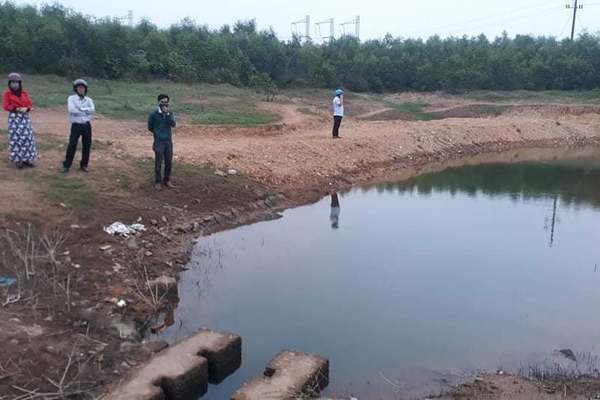 Bàng hoàng phát hiện thi thể 2 cháu nhỏ dưới hồ chứa nước tưới cà phê