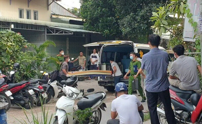 Đi làm về, vợ tá hỏa phát hiện chồng chết trong tư thế treo cổ ở phòng trọ