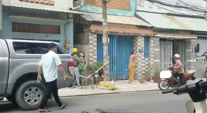 Nghe tiếng hô hoán lúc nửa đêm, kinh hãi phát hiện vợ chết, chồng nguy kịch trong phòng trọ
