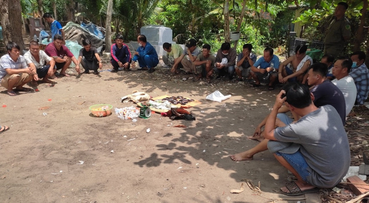 Công an thu gì ở sới bạc có nhiều mồ mả của Vũ 