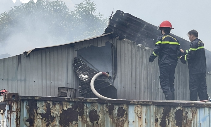 Vụ hỏa hoạn thiêu rụi xưởng bánh kẹo ở TP.HCM: Nhân chứng nói gì?