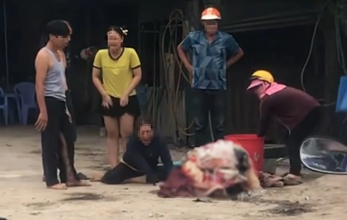 Vụ thanh niên 24 tuổi tự thiêu ở Quảng Ngãi: Mẹ khóc ngất bên thi thể con trai